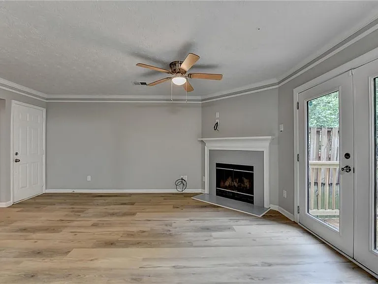3876 Meadow Creek Dr — Photo 16