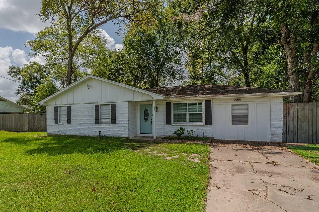 3 bed, 1.5 bath, 993 sqft, $1,475 — Photo 2