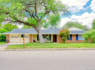 8715 Oak Ledge Dr, San Antonio, TX 78217