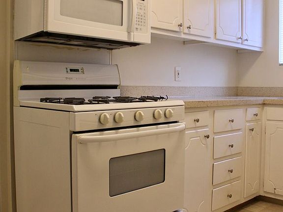 5th image of 512 Woodridge St NE APT 25