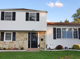 9731 Susan Rd, Philadelphia, PA 19115