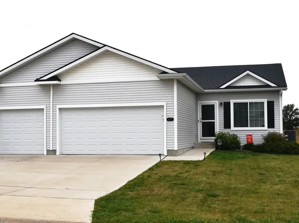 675 S 8th St, Carlisle, IA 50047