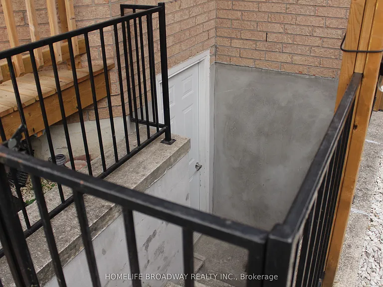1240 Bantham St — Photo 28