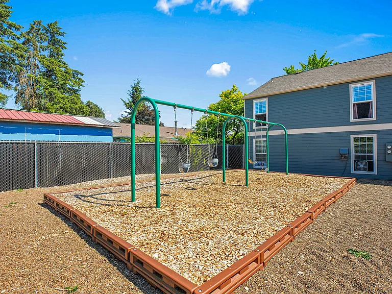 BROOK HOLLOW APARTMENTS — Photo 15