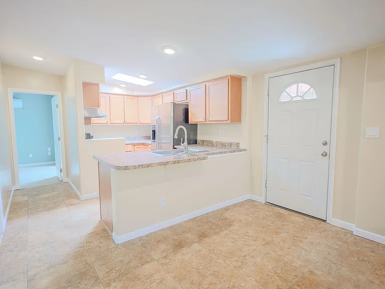 1421 N. Louis Ave — Photo 6