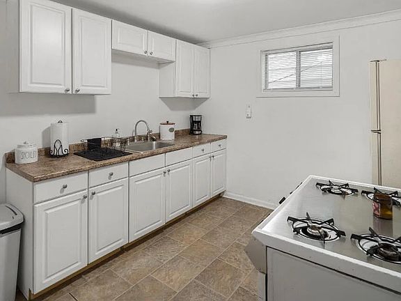 5th image of 2422 3rd Ave #1