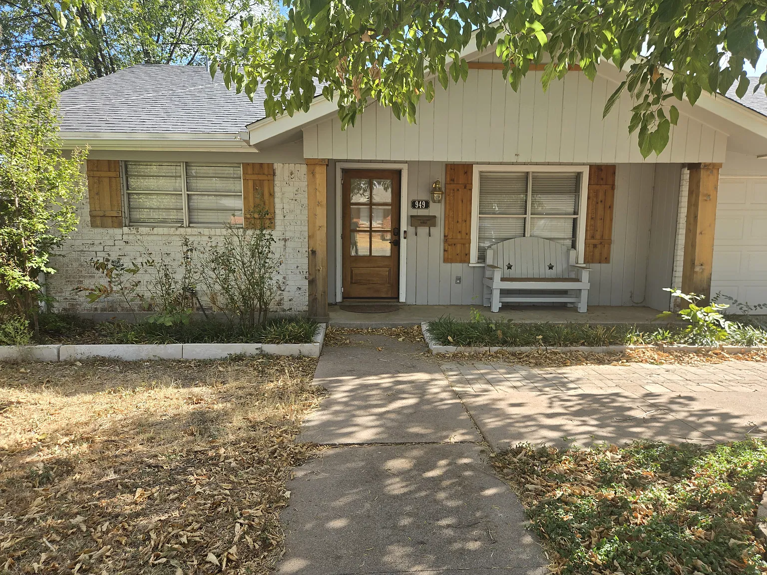 949 E North 12th St — Photo 2