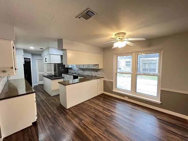 2919 Holly Green Dr — Photo 5