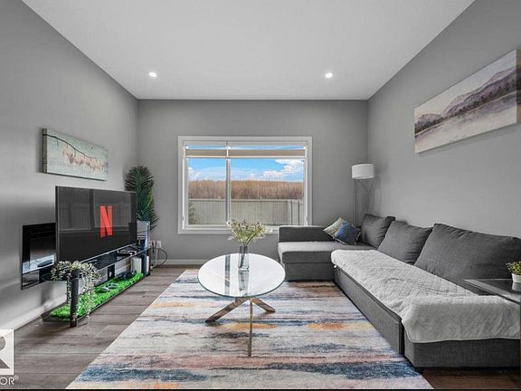 4th image of 243 39th Ave NW