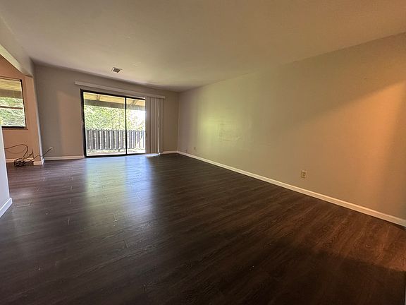 3rd image of 310 Abbeyville Rd #F