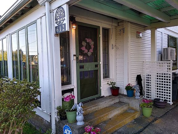 2nd image of 612 1st St