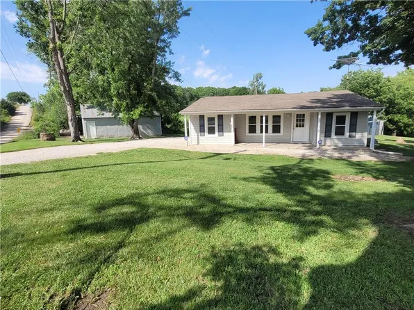 27867 Lookout Rd, Paola, KS 66071