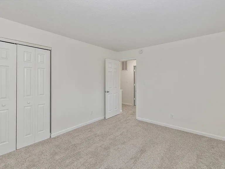 1116 W Lincoln St — Photo 11