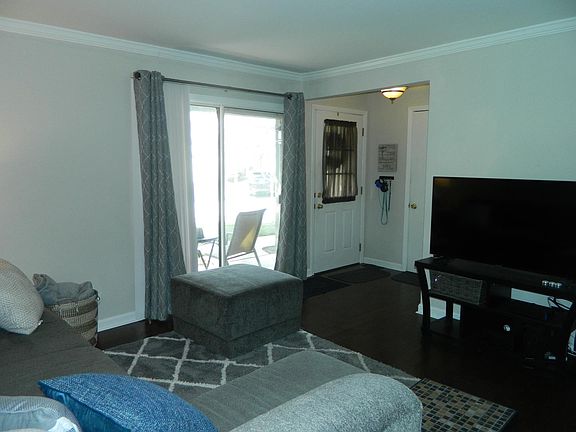 5th image of 953 Butter Creek Ct
