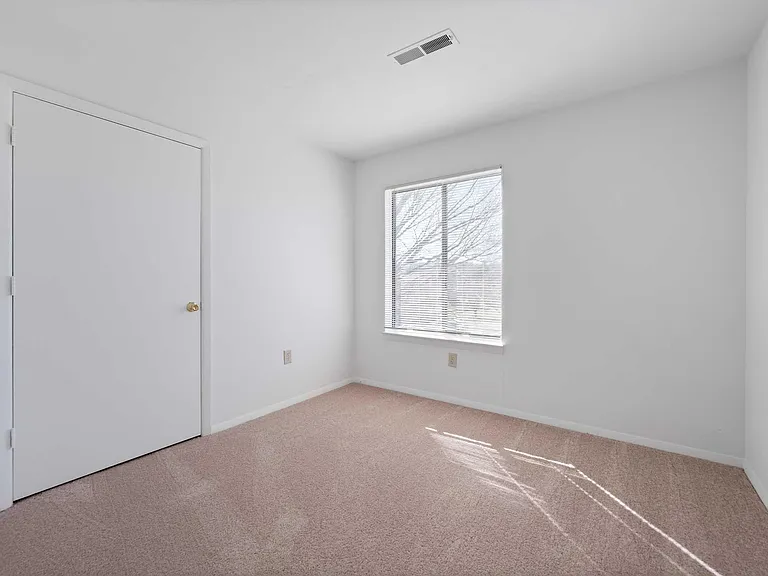 Foxridge Apartment Homes — Photo 180