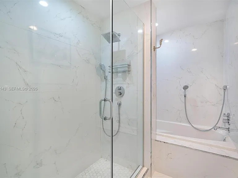 226 Ocean Dr #8F — Photo 40