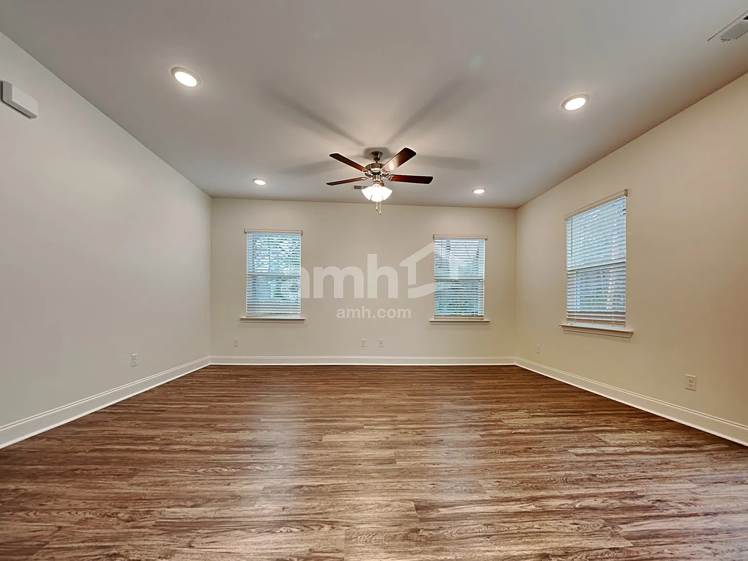 4 bed, 2.5 bath, 1987 sqft, $3,850 — Photo 4