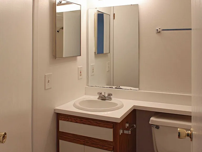 Harbor Cove Apartments — Photo 19