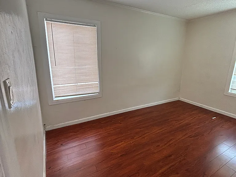 1034 Ronan Ave — Photo 7
