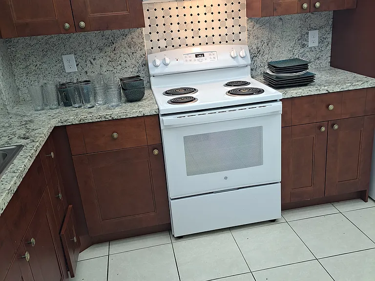 Sherwood Square Apartments — Photo 40