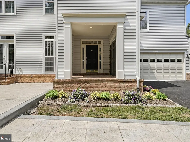 21817 Wingfoot Ct — Photo 3