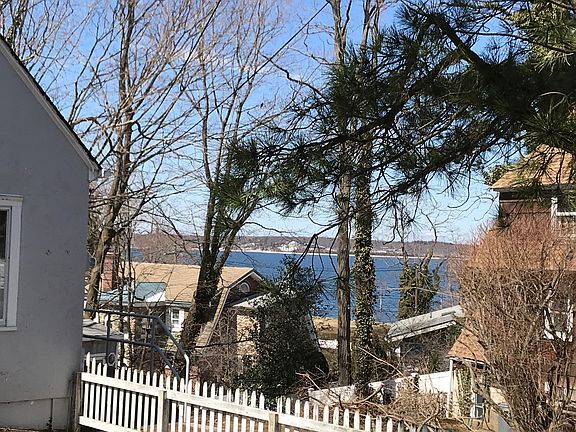 2nd image of 41 Bay Dr W