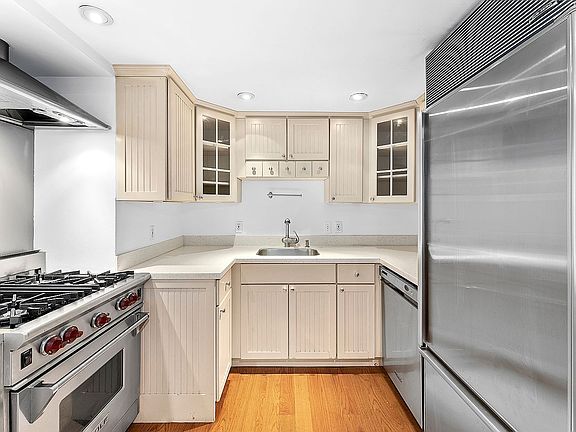 3rd image of 220 E 5th St #1