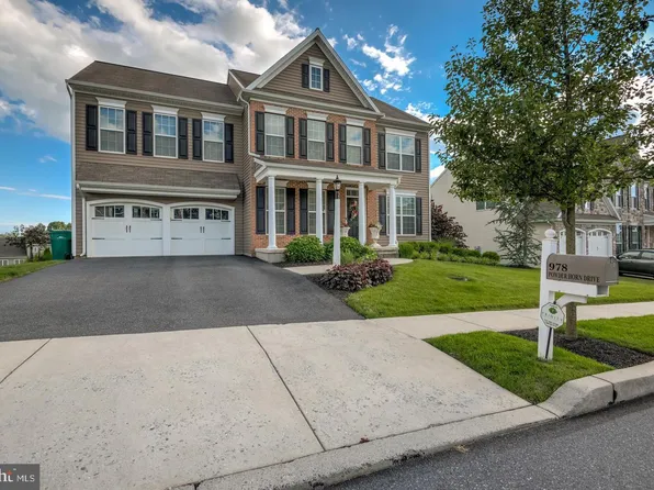 978 Powder Horn Dr, Hummelstown, PA 17036
