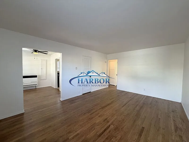 Building Photo - 904 Sartori Ave #2