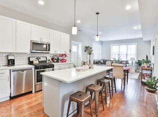 Gorgeous Top Floor Condo Quality 3bed/2bath In Wicker Park! Central Air! In-Unit Laundry! Private..., Chicago, IL 60622