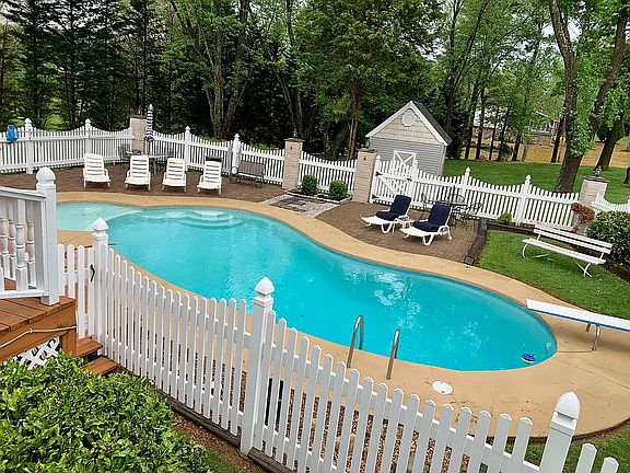 2nd image of 206 Asbury Dr