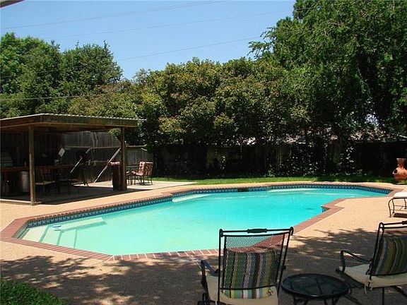 3rd image of 201 Bexar Dr