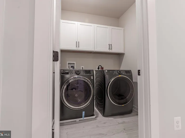 402 Meadow Creek Dr — Photo 12