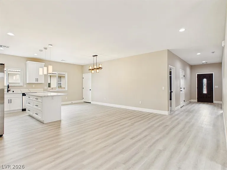 1740 S Jerome Ln — Photo 6