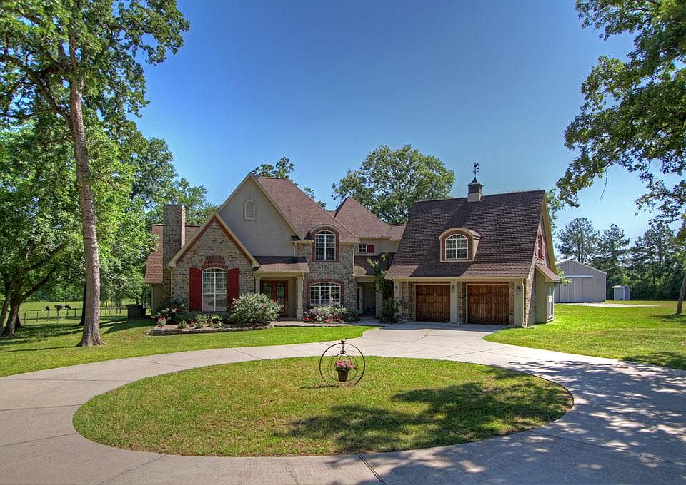 Welcome to 12856 Bethel Rd - country living at its finest.