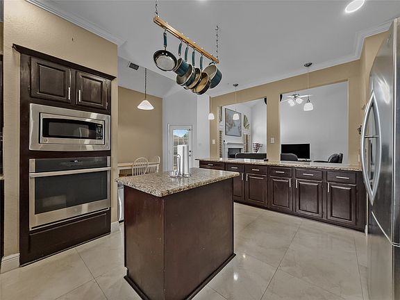 4th image of 2317 Wellesly Rd