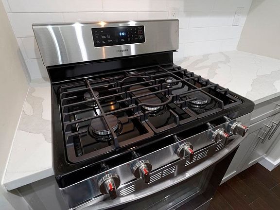 5th image of 665 Thwaites Pl APT 6Y