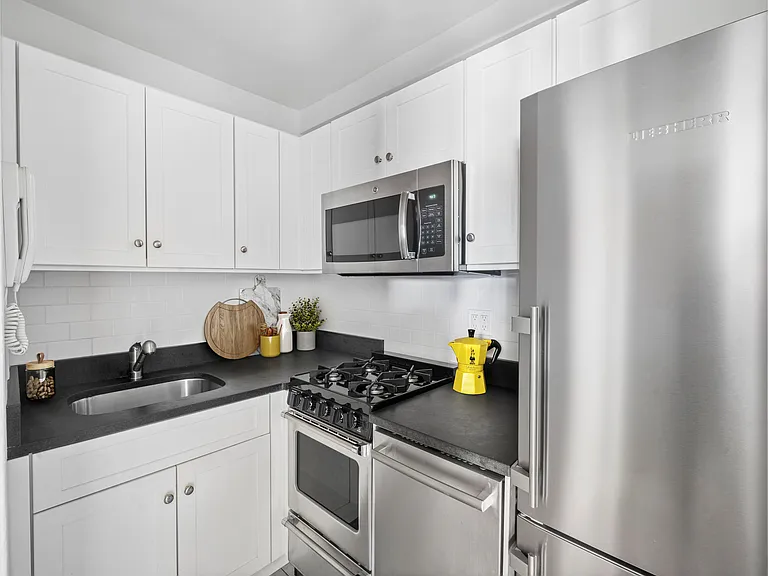 14 Horatio St #12K — Photo 10