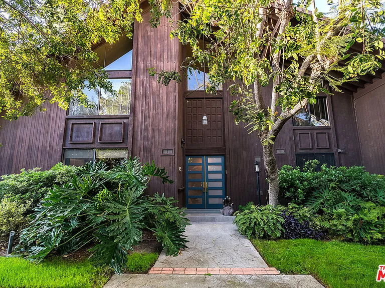 4635 Clybourn Ave — Photo 60