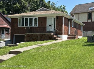 81 Manor Rd, Staten Island, NY 10310