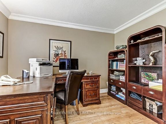 3rd image of 3910 Stacey Cres