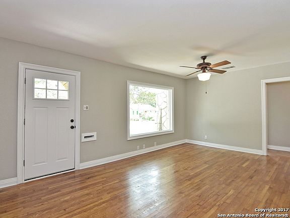 4th image of 142 Lovera Blvd