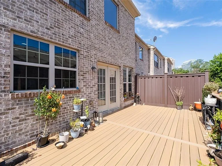 1034 E Paces Ln NE — Photo 17