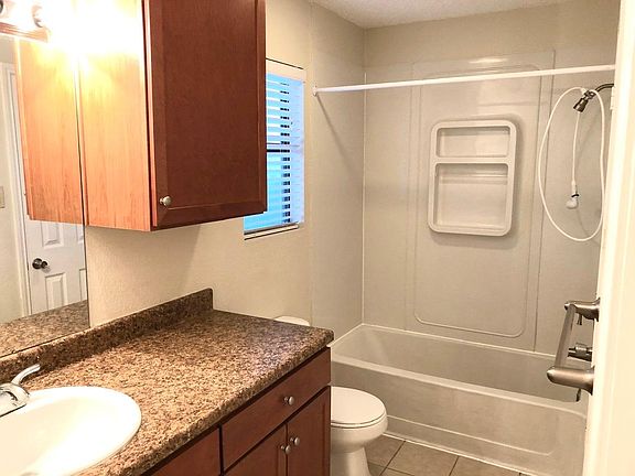 3rd image of 1701 Horseshoe Cir