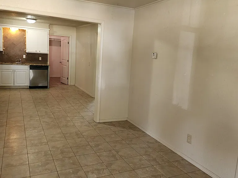 513 N Forest St — Photo 6