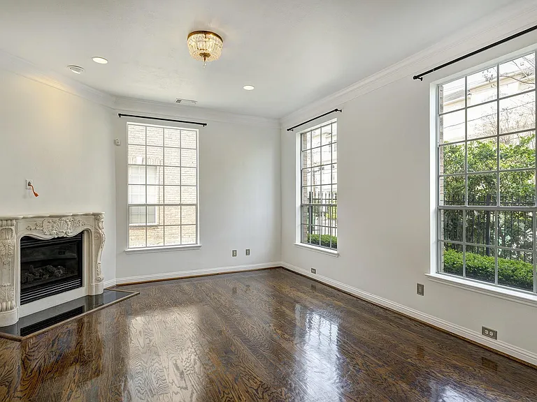 5207 Blossom St — Photo 7