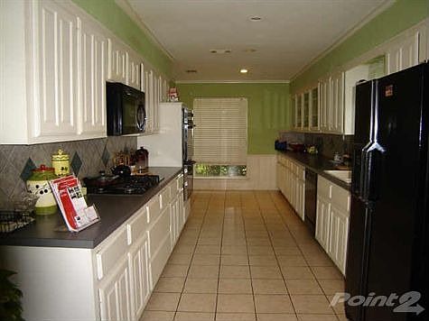 4th image of 1005 Valley Creek Dr