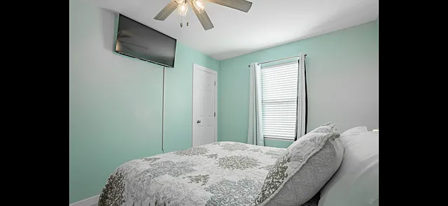 2614 W Oregon St — Photo 12
