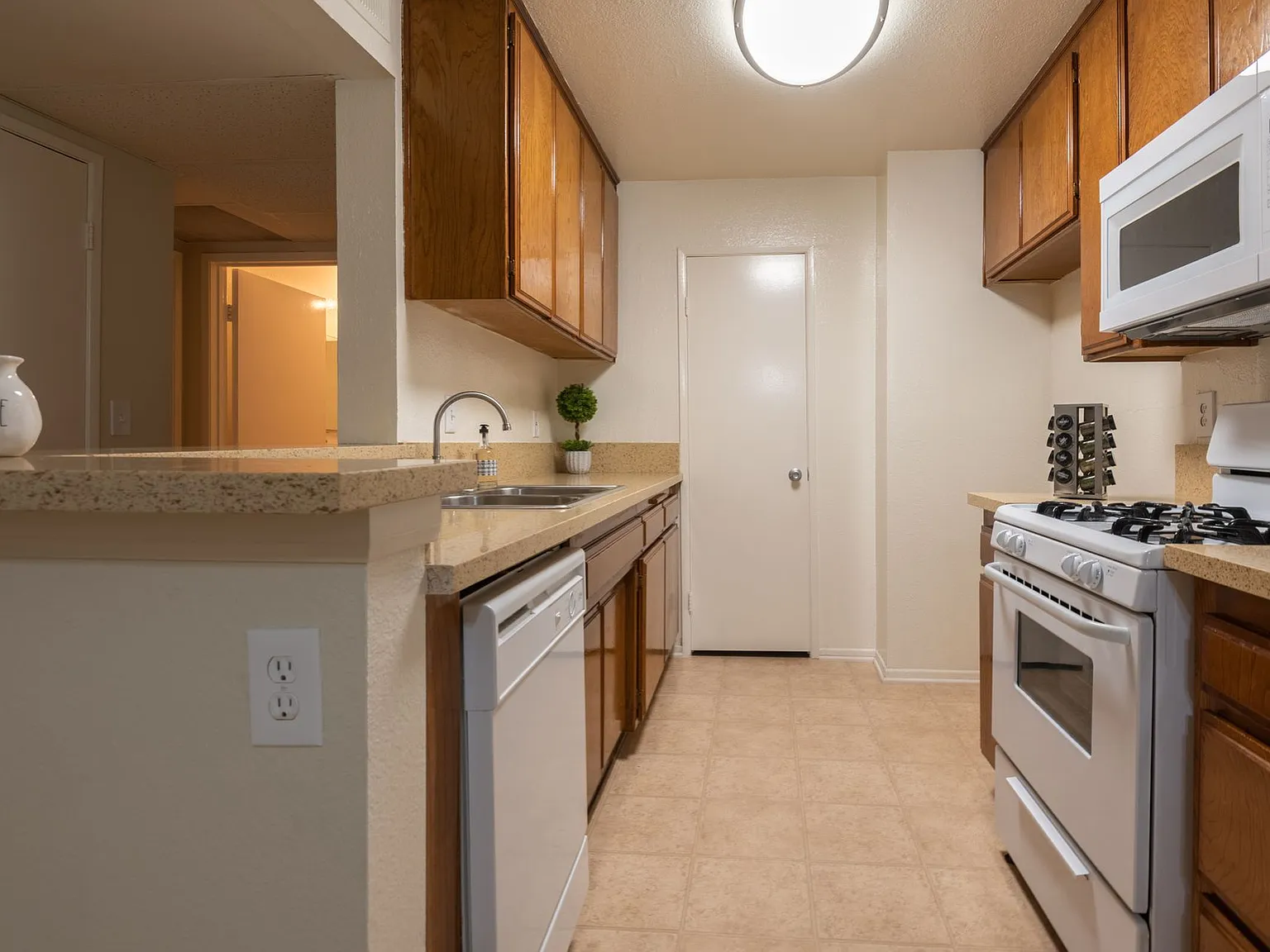 Riverside Terrace Apartments — Photo 3