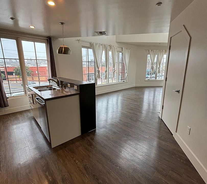 1st image of 3409-3425 Broadway #200